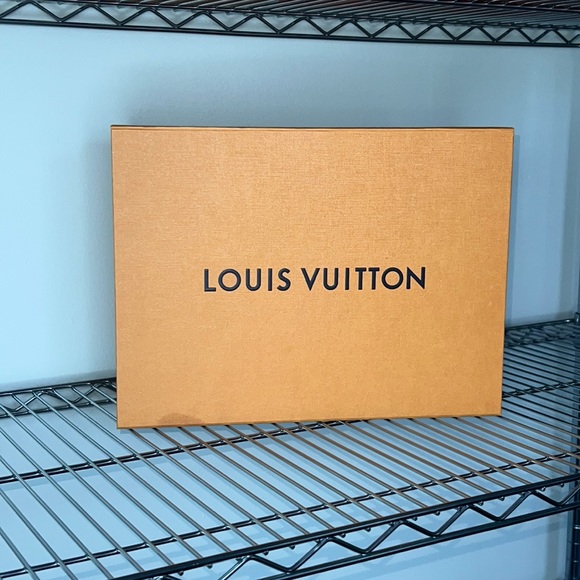 🌹Louis Vuitton box w/attached lid - Picture 1 of 3